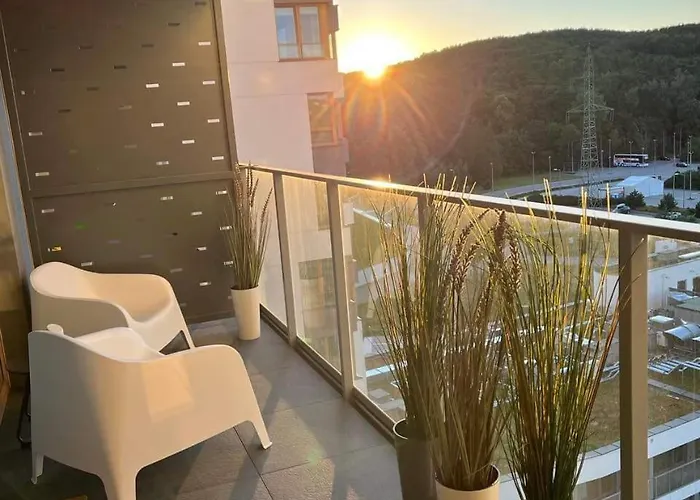 718 - Modern Tower Apartment *